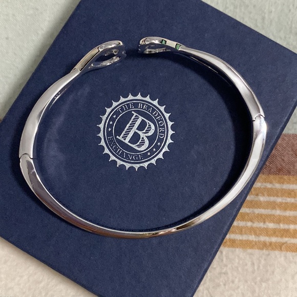 Bradford Exchange “Always my granddaughter” engraved bracelet - Picture 3 of 3